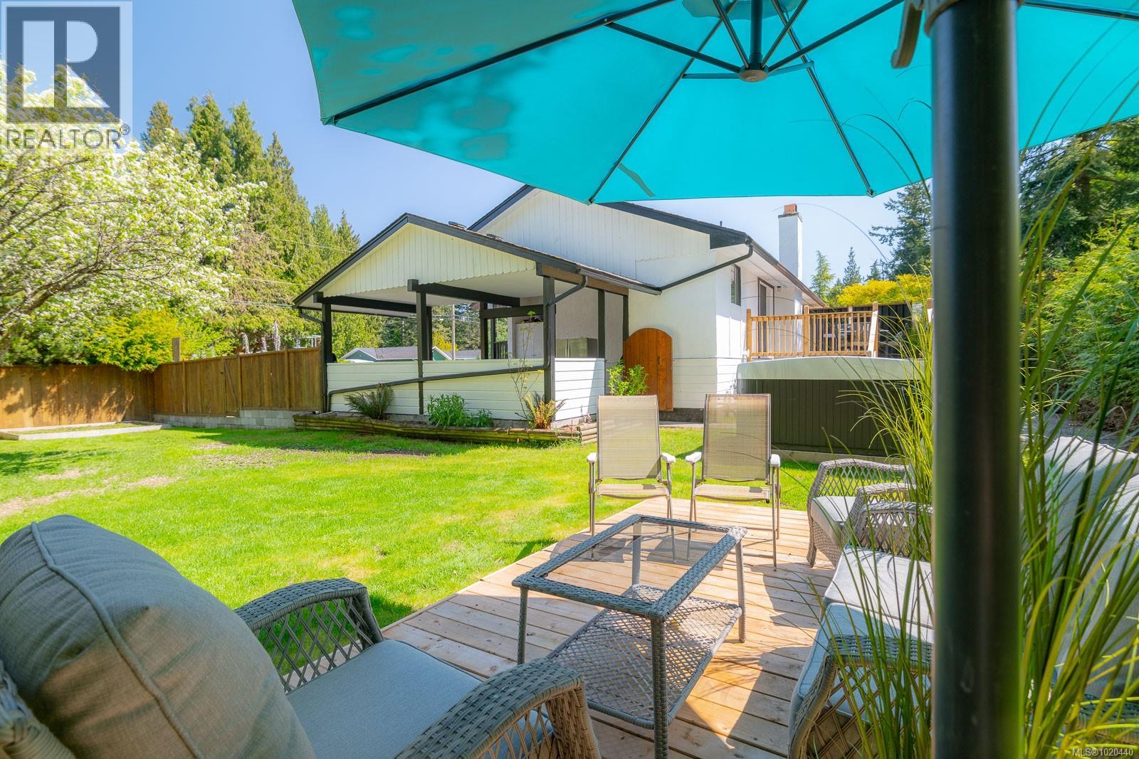 1025 Maple Lane Dr, Parksville