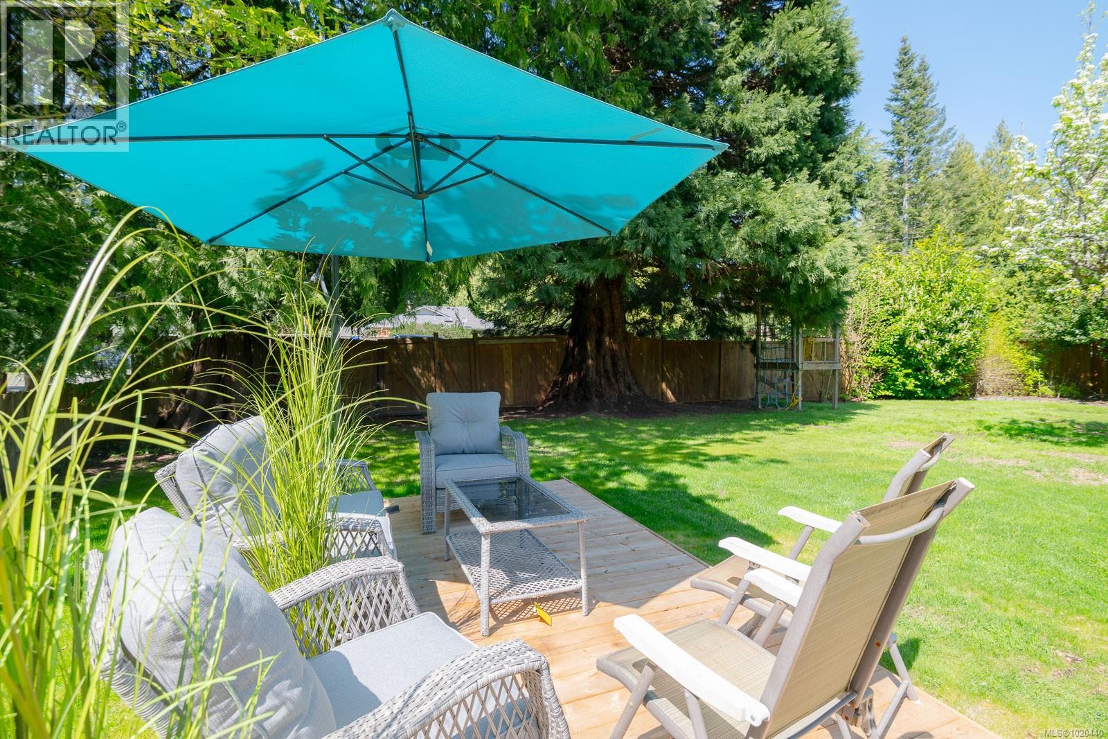 1025 Maple Lane Dr, Parksville