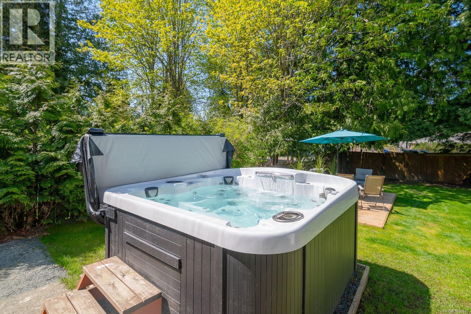 1025 Maple Lane Dr, Parksville