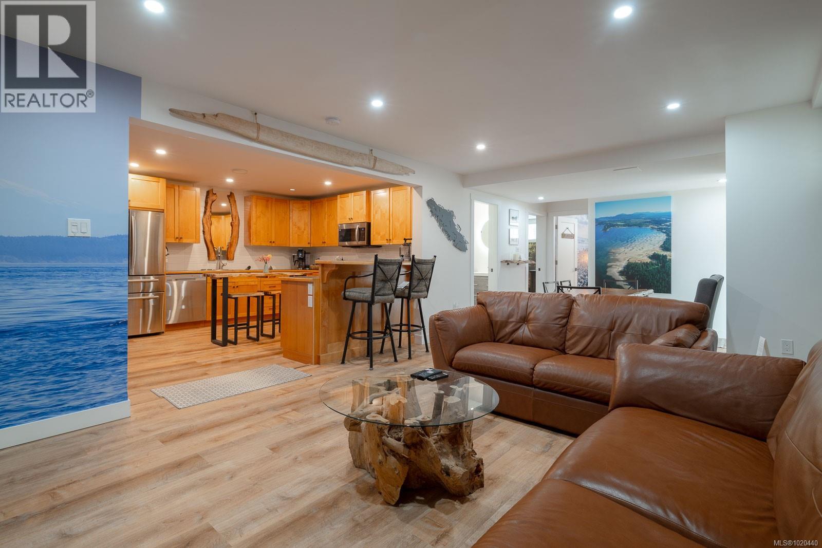 1025 Maple Lane Dr, Parksville