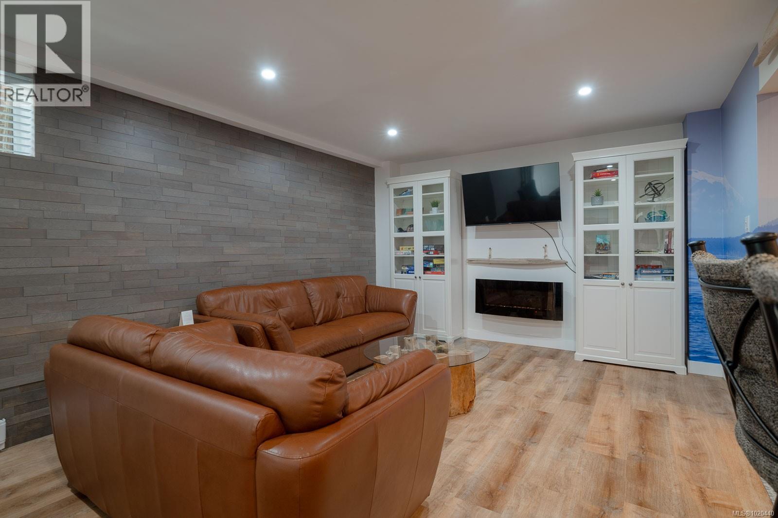 1025 Maple Lane Dr, Parksville