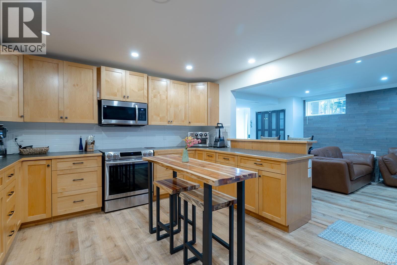 1025 Maple Lane Dr, Parksville