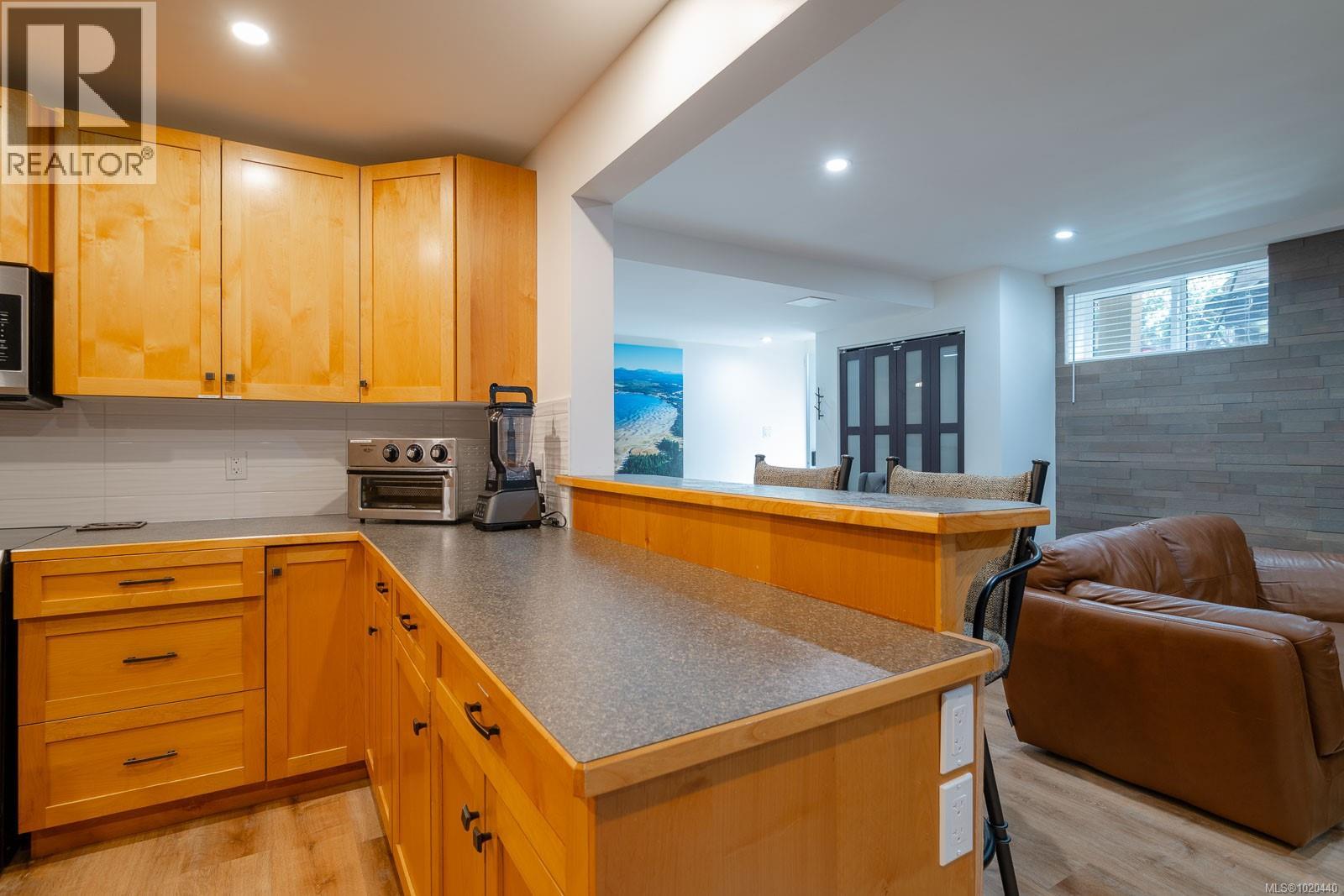 1025 Maple Lane Dr, Parksville