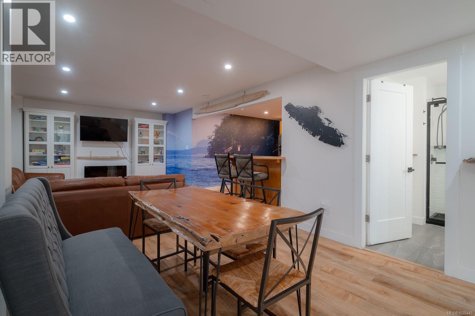 1025 Maple Lane Dr, Parksville