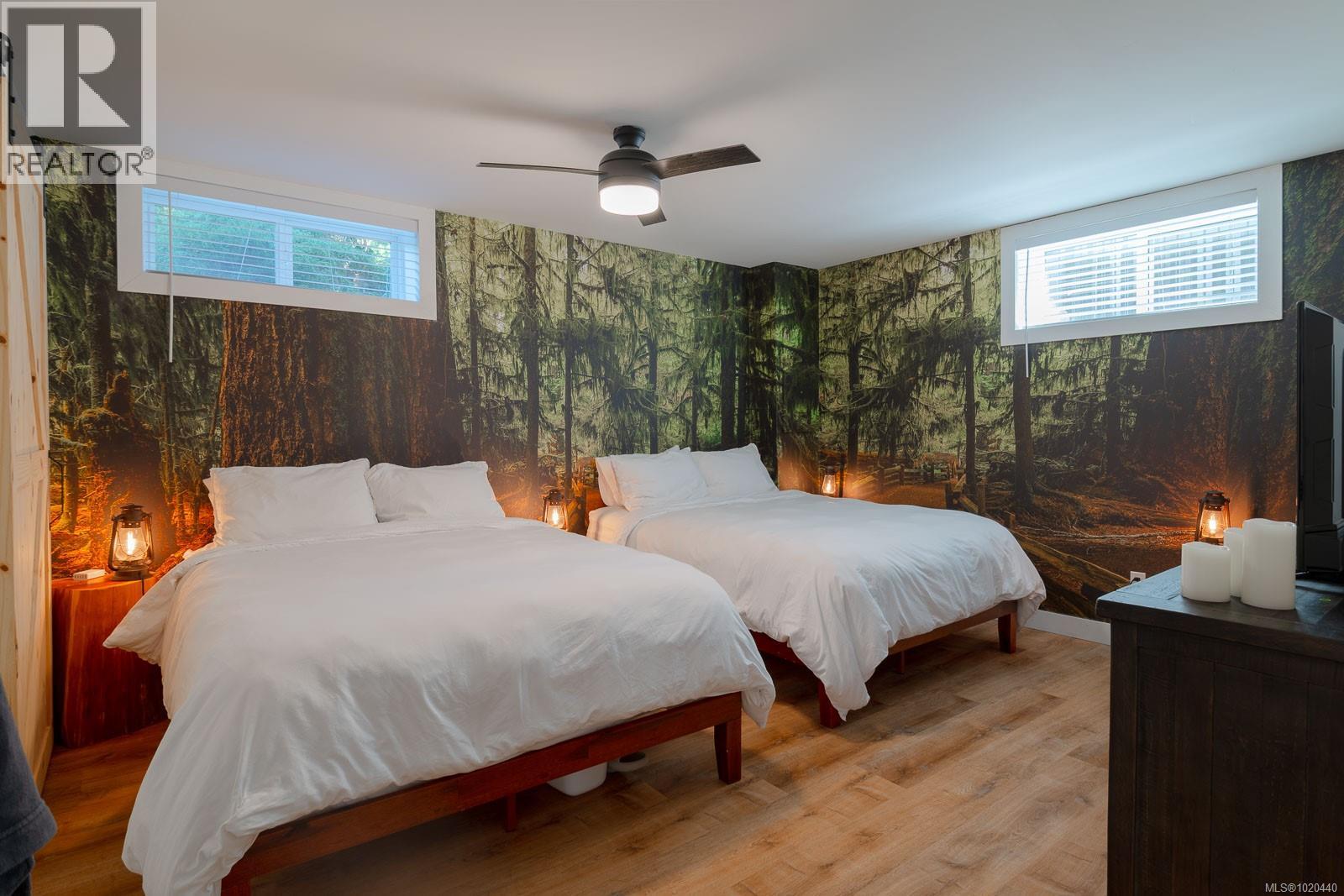 1025 Maple Lane Dr, Parksville