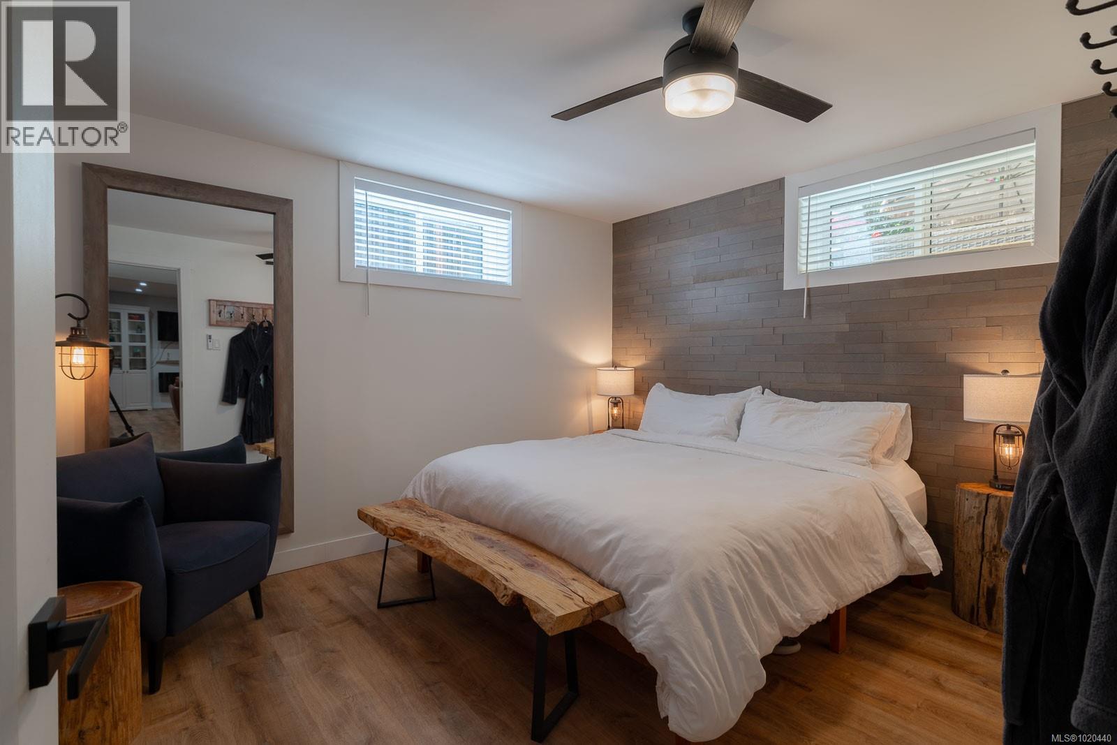 1025 Maple Lane Dr, Parksville