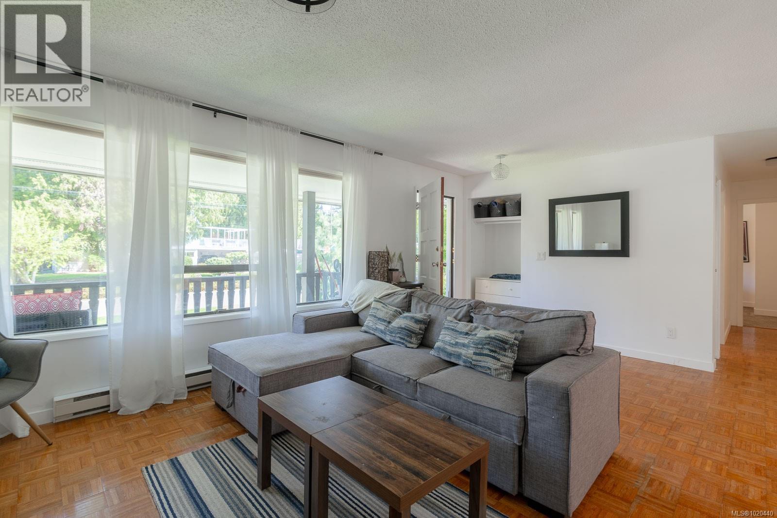 1025 Maple Lane Dr, Parksville