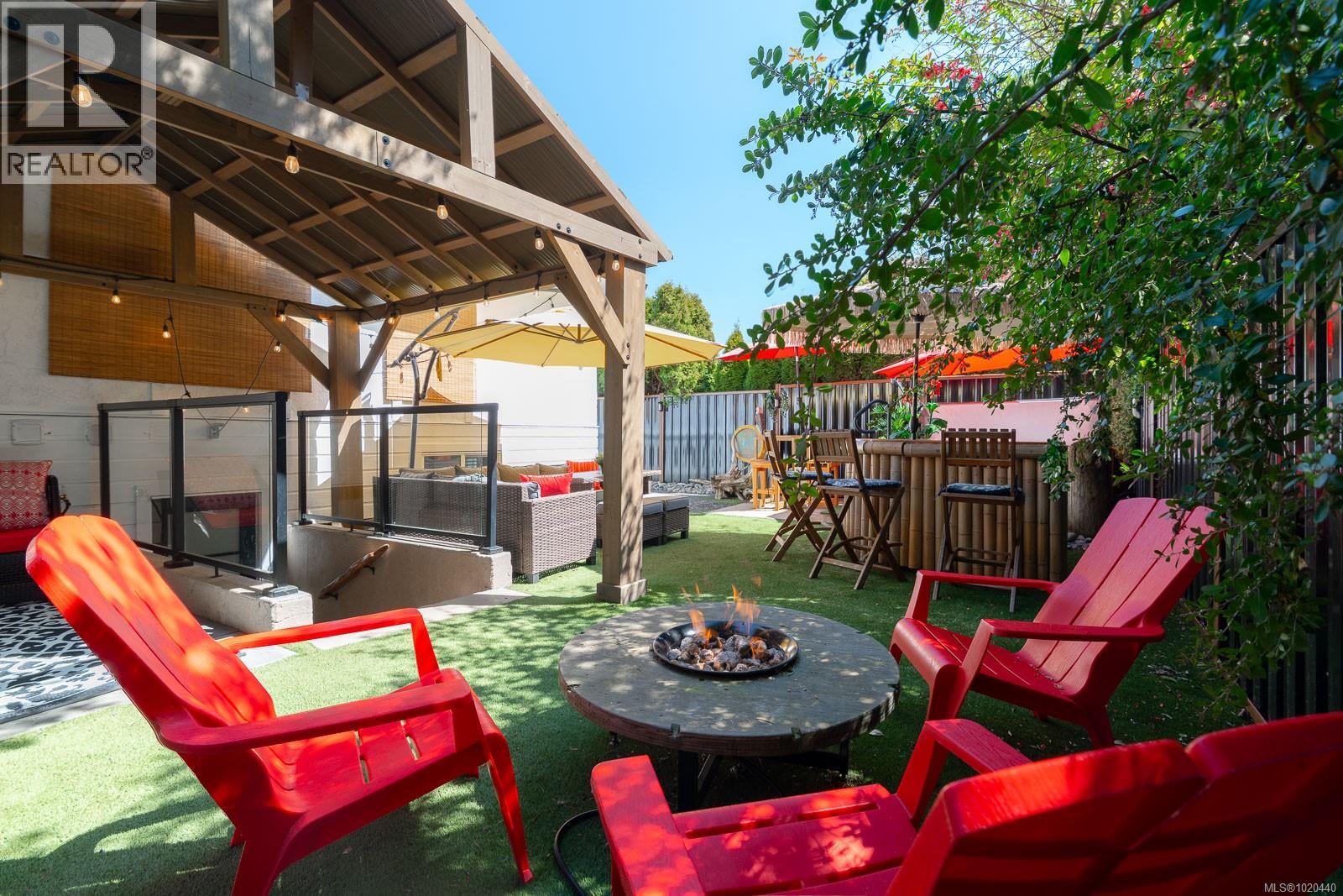 1025 Maple Lane Dr, Parksville