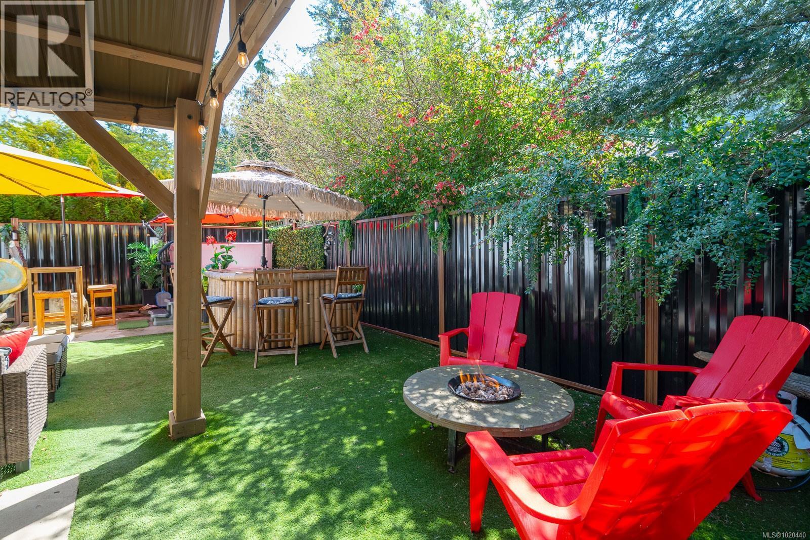 1025 Maple Lane Dr, Parksville