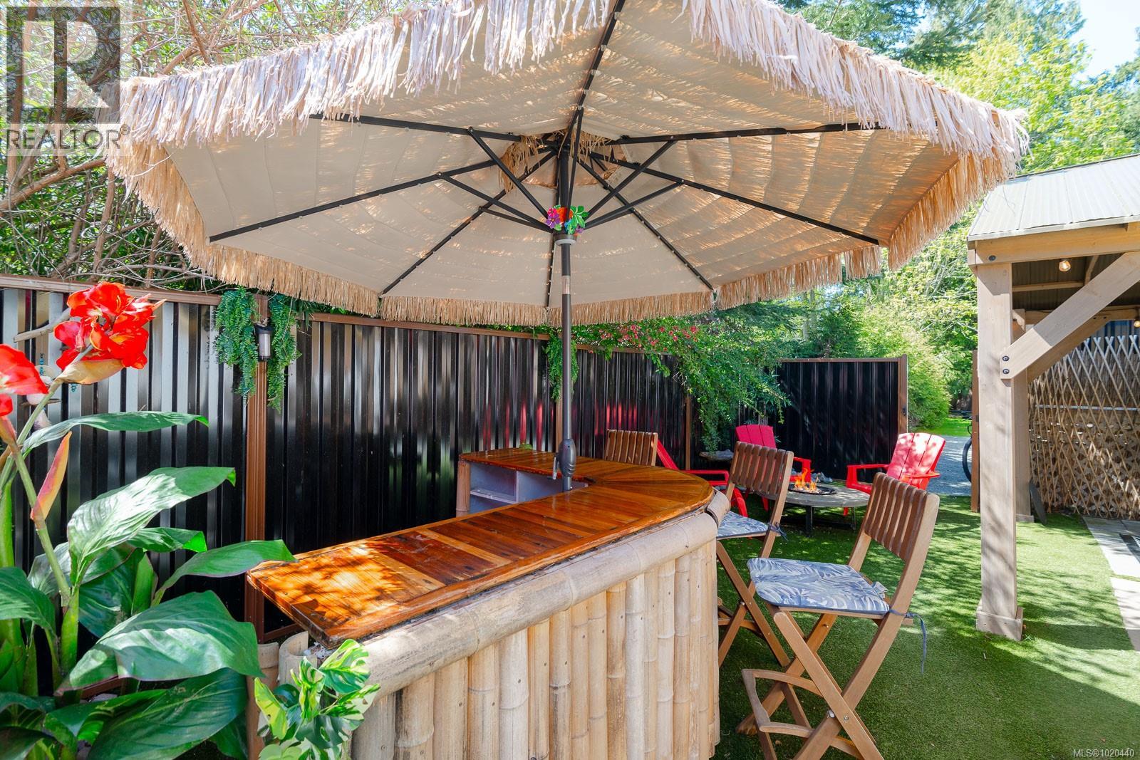 1025 Maple Lane Dr, Parksville