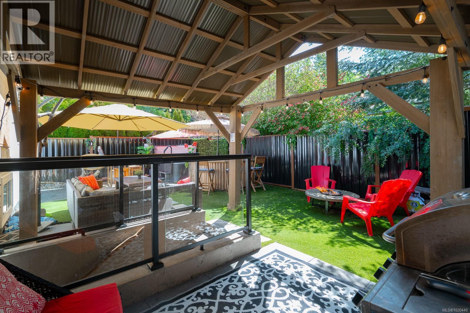 1025 Maple Lane Dr, Parksville