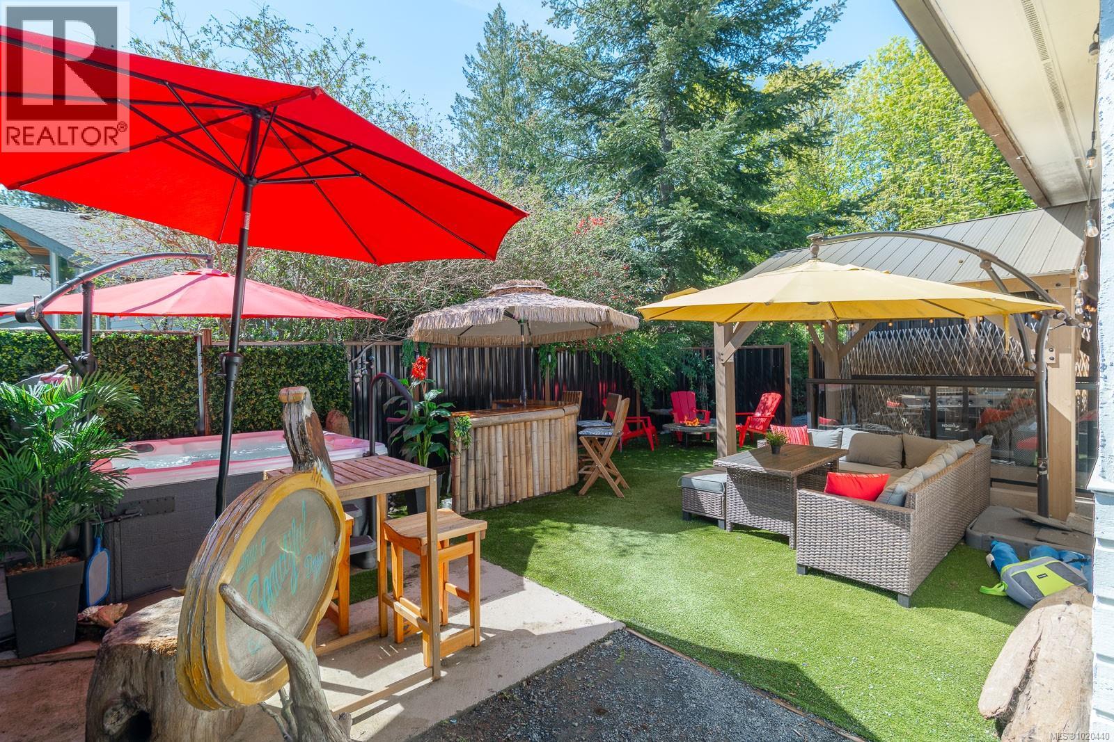 1025 Maple Lane Dr, Parksville