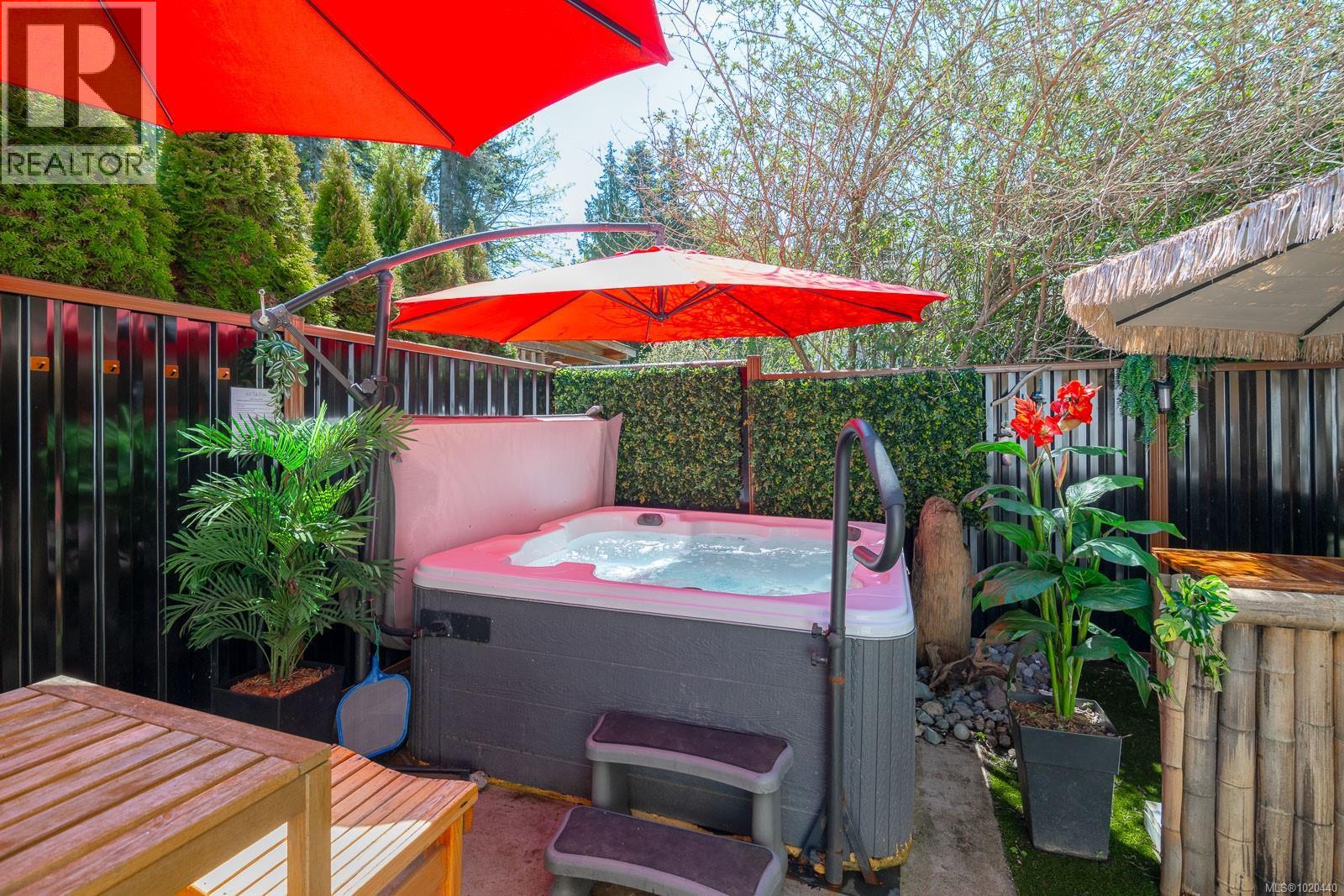 1025 Maple Lane Dr, Parksville