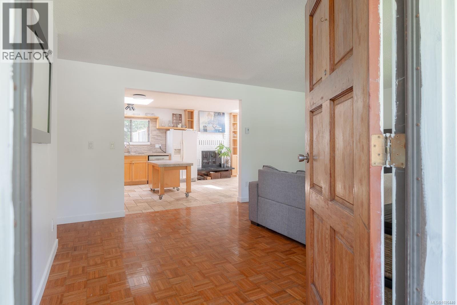 1025 Maple Lane Dr, Parksville