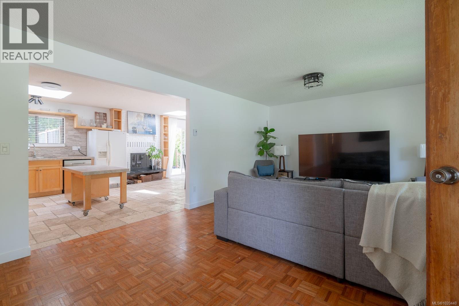 1025 Maple Lane Dr, Parksville