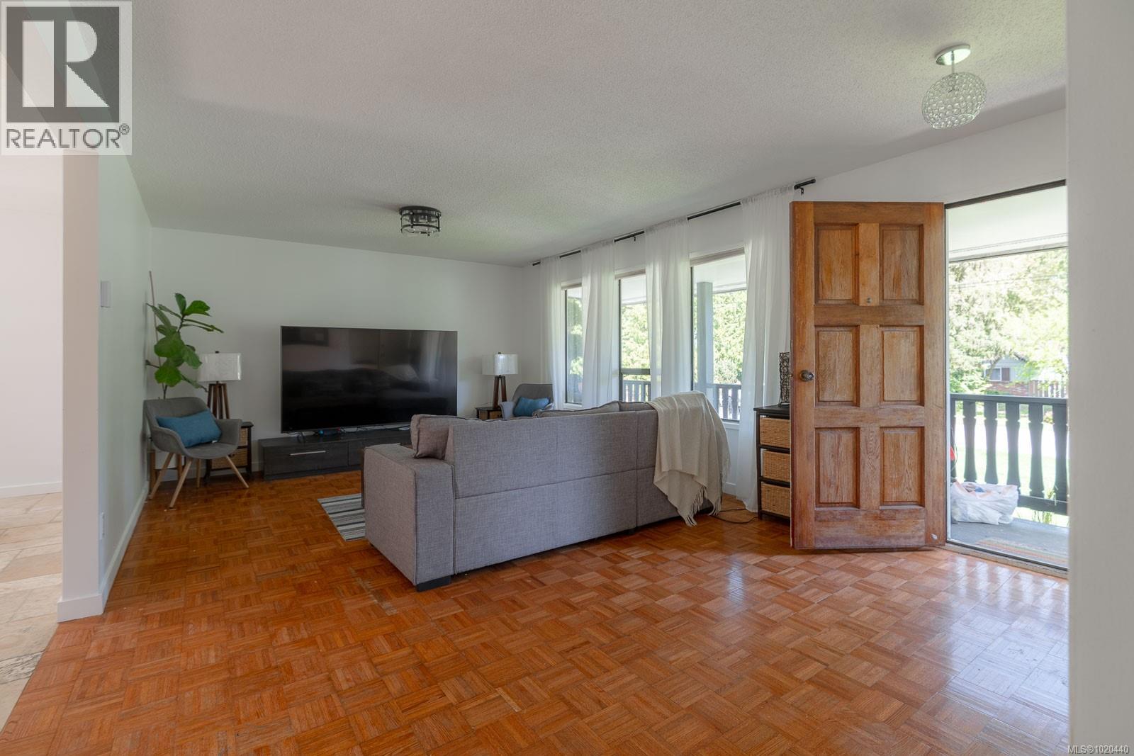 1025 Maple Lane Dr, Parksville