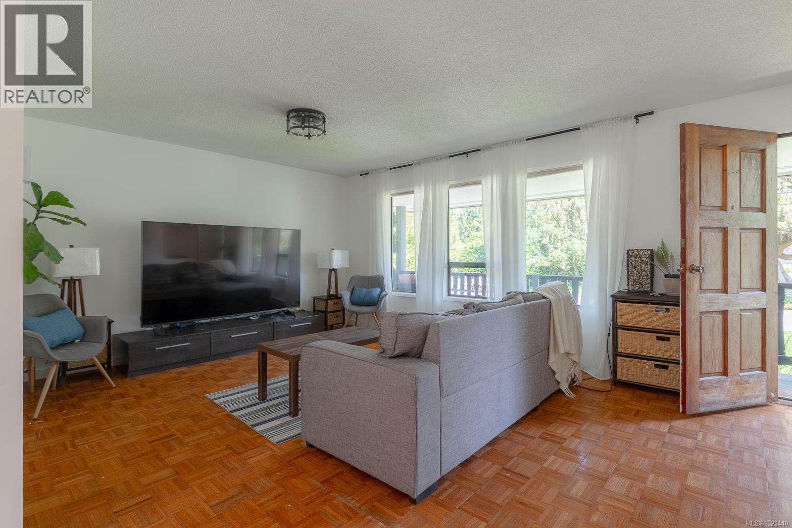 1025 Maple Lane Dr, Parksville