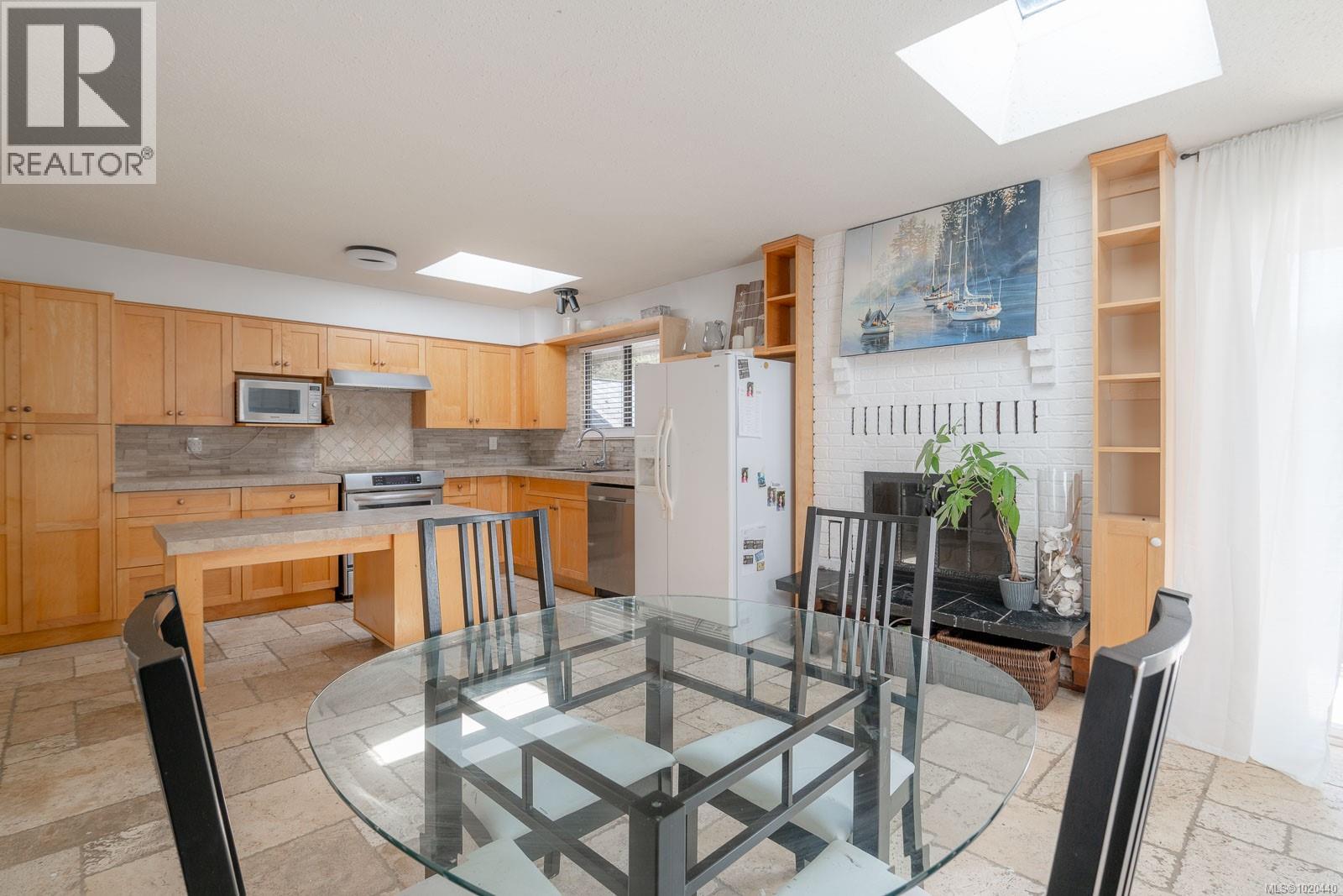 1025 Maple Lane Dr, Parksville