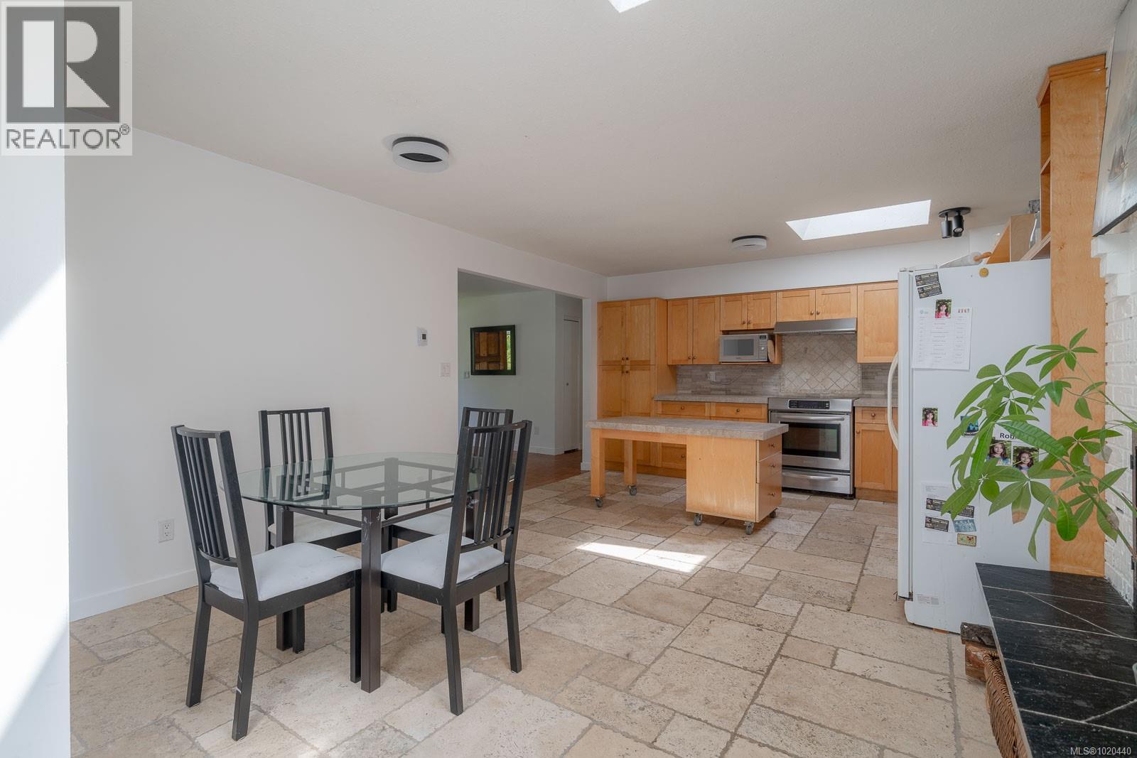 1025 Maple Lane Dr, Parksville