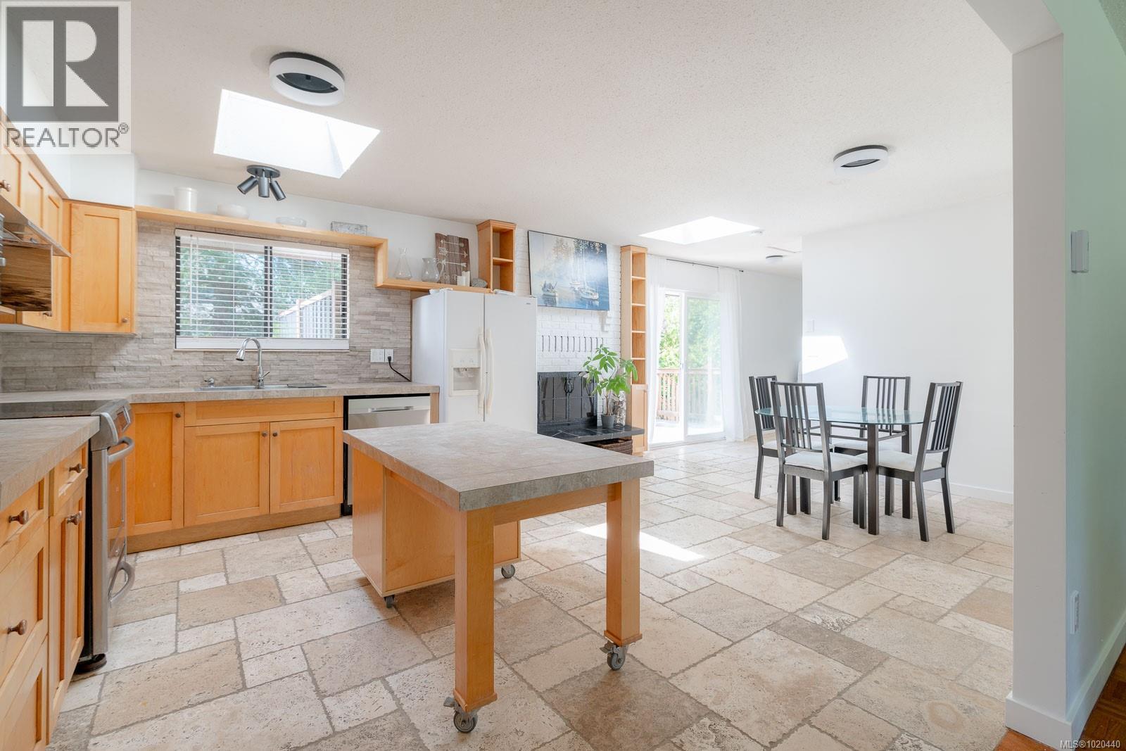 1025 Maple Lane Dr, Parksville