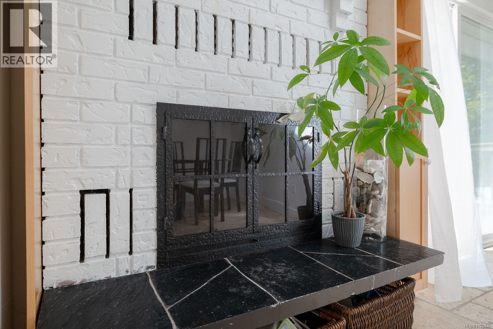 1025 Maple Lane Dr, Parksville