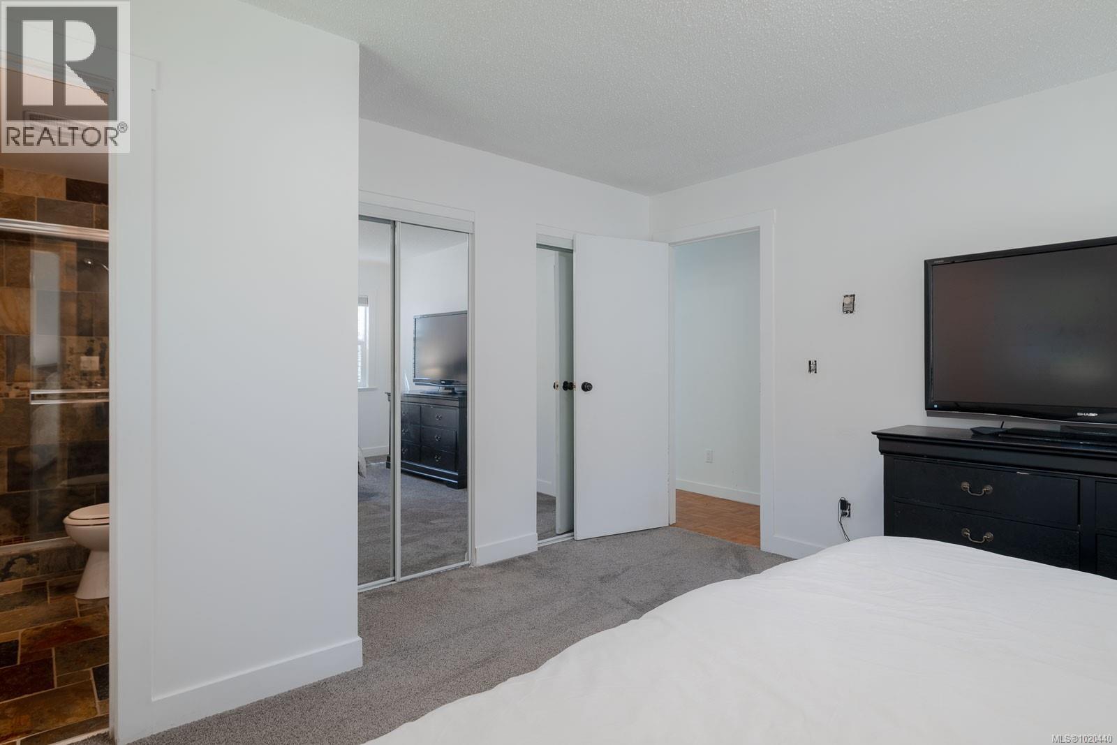 1025 Maple Lane Dr, Parksville