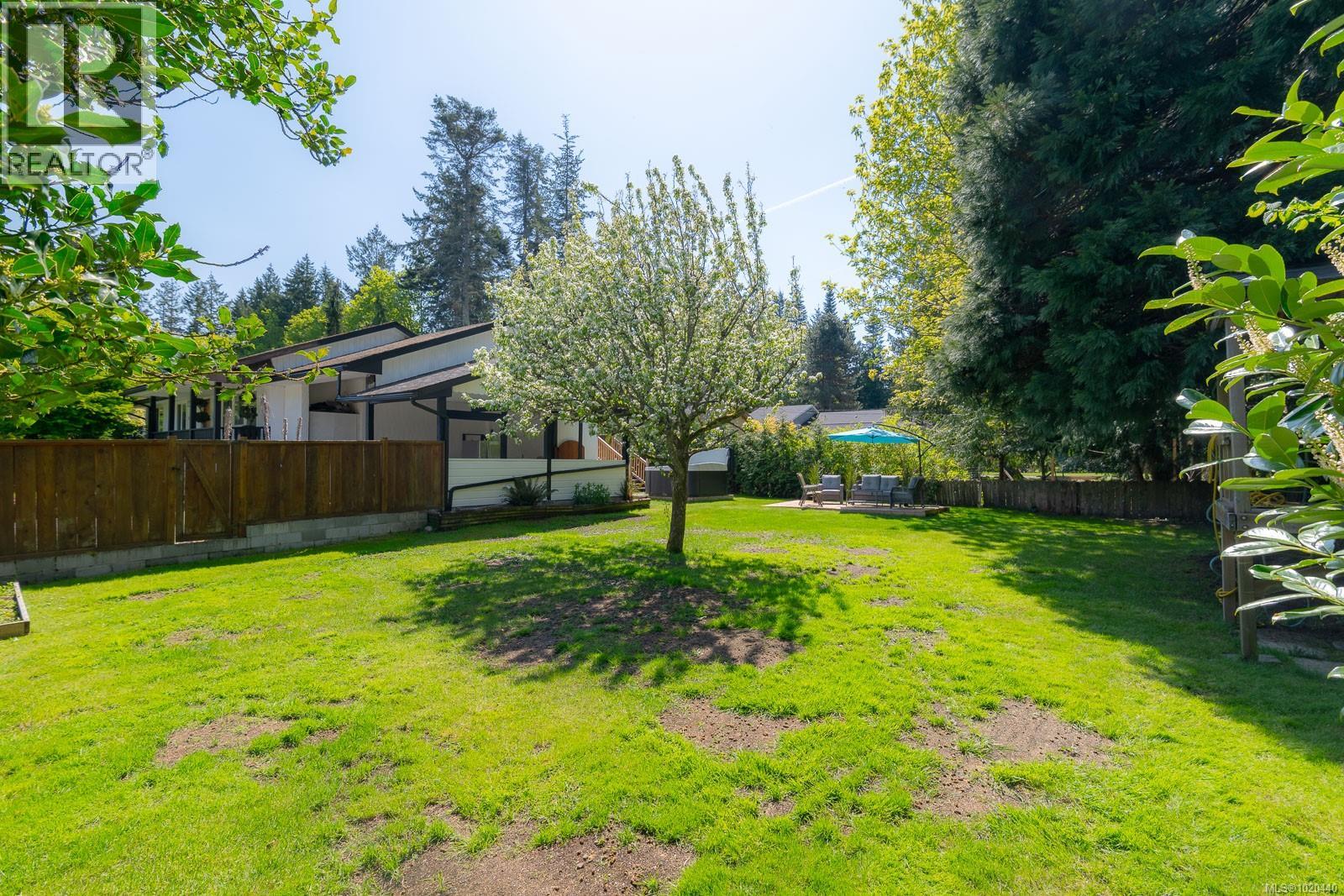 1025 Maple Lane Dr, Parksville