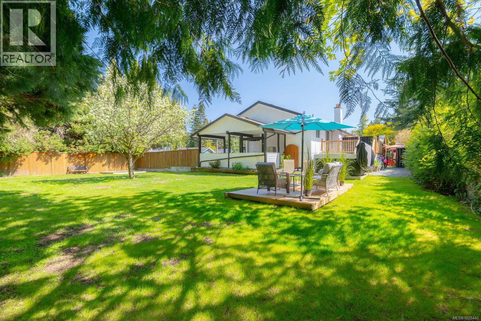 1025 Maple Lane Dr, Parksville