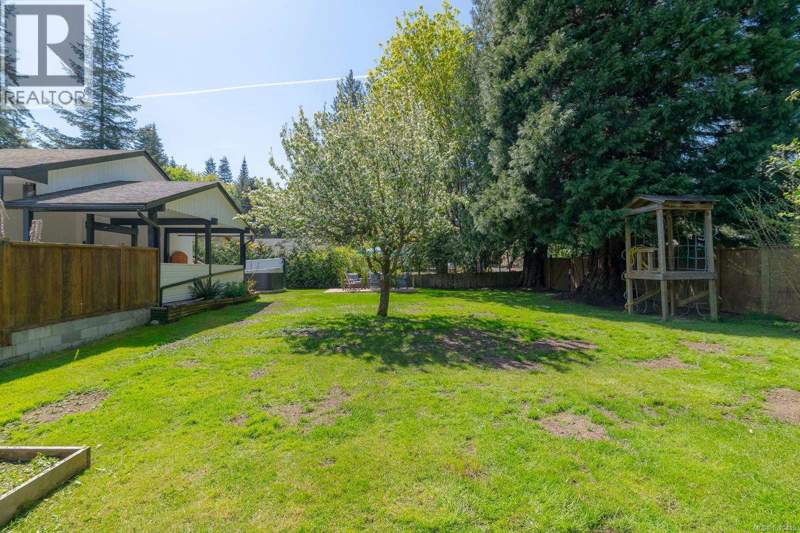 1025 Maple Lane Dr, Parksville
