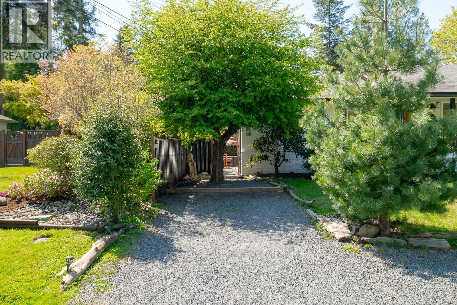 1025 Maple Lane Dr, Parksville