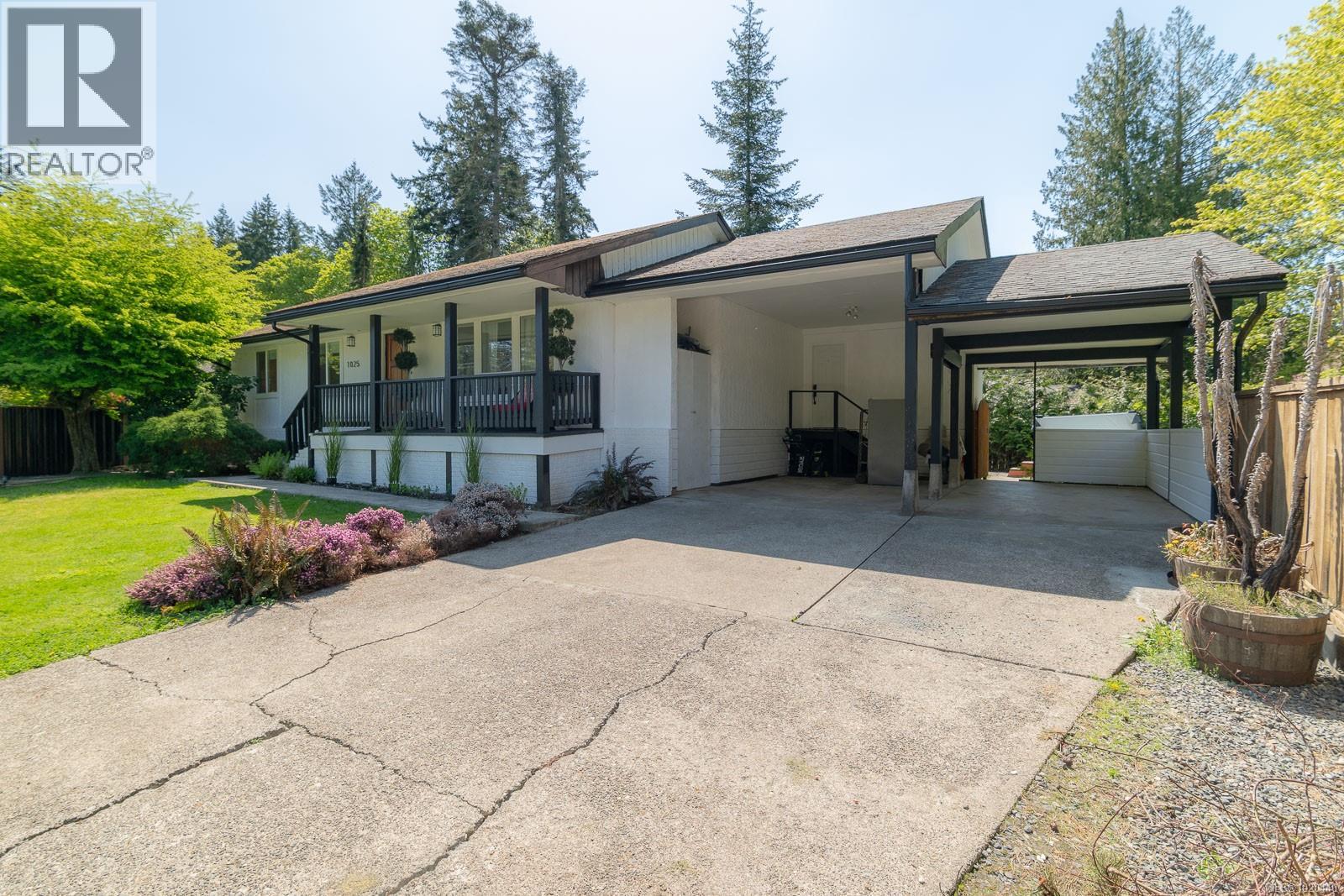 1025 Maple Lane Dr, Parksville