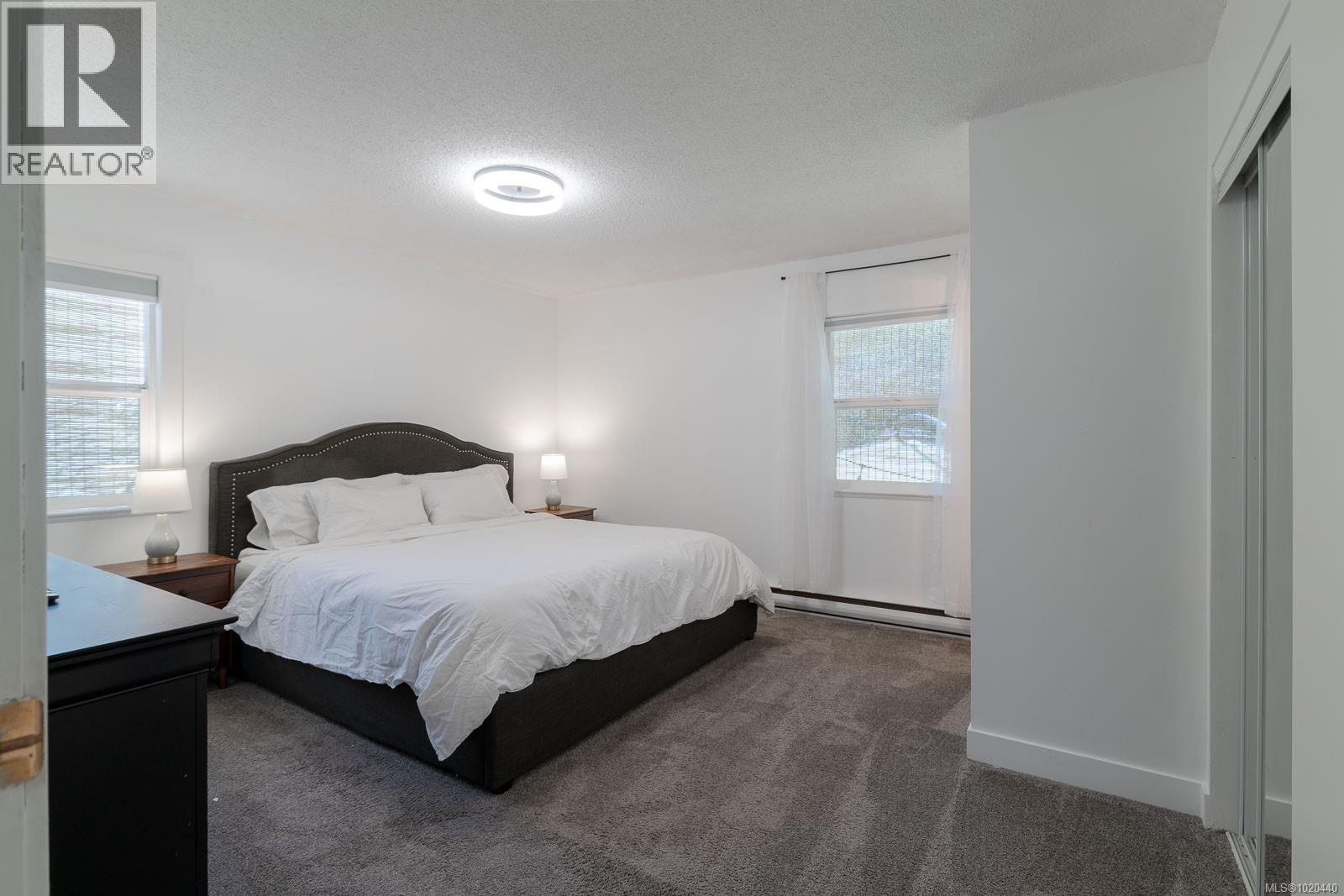 1025 Maple Lane Dr, Parksville