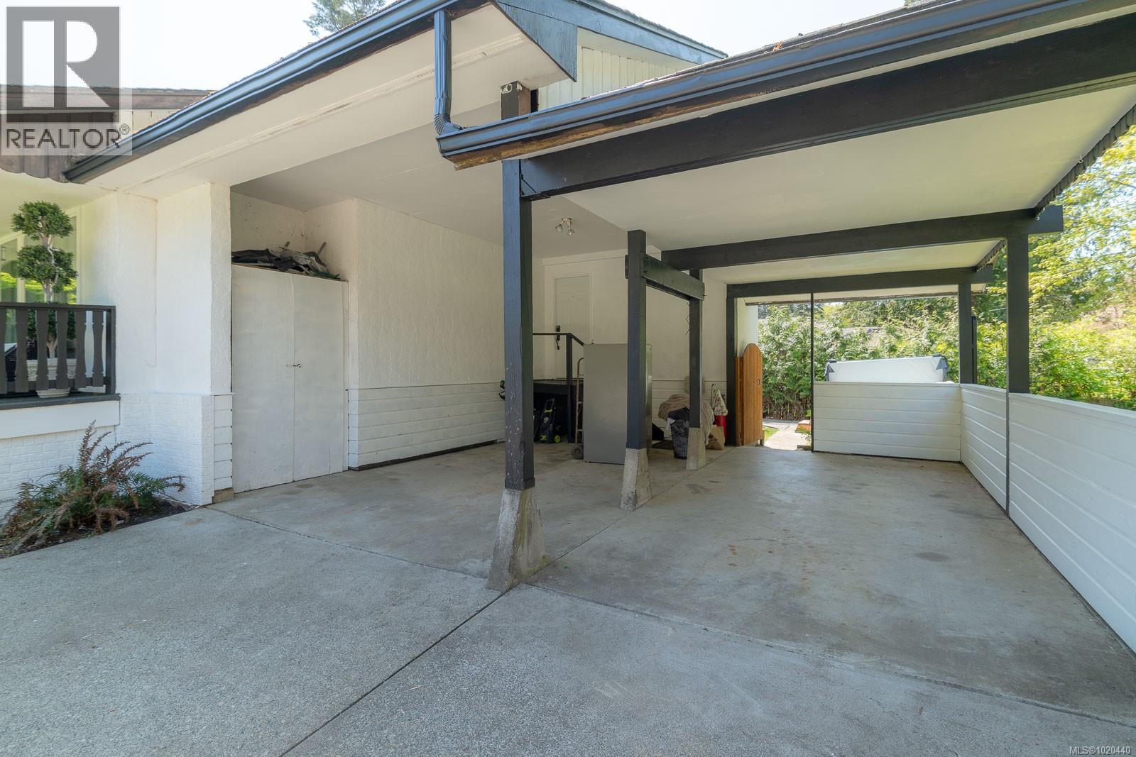 1025 Maple Lane Dr, Parksville