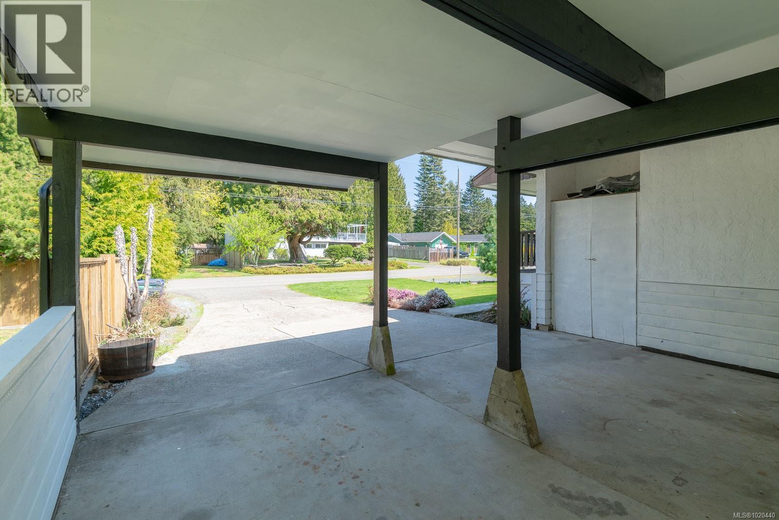 1025 Maple Lane Dr, Parksville