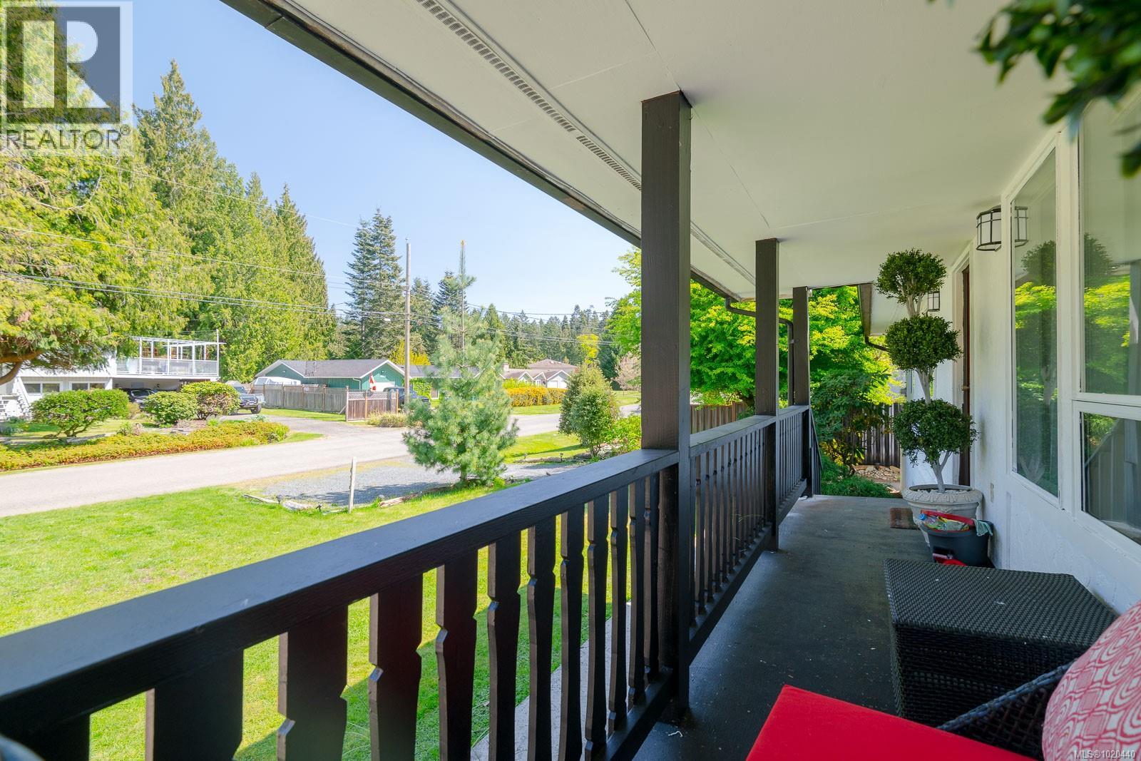 1025 Maple Lane Dr, Parksville