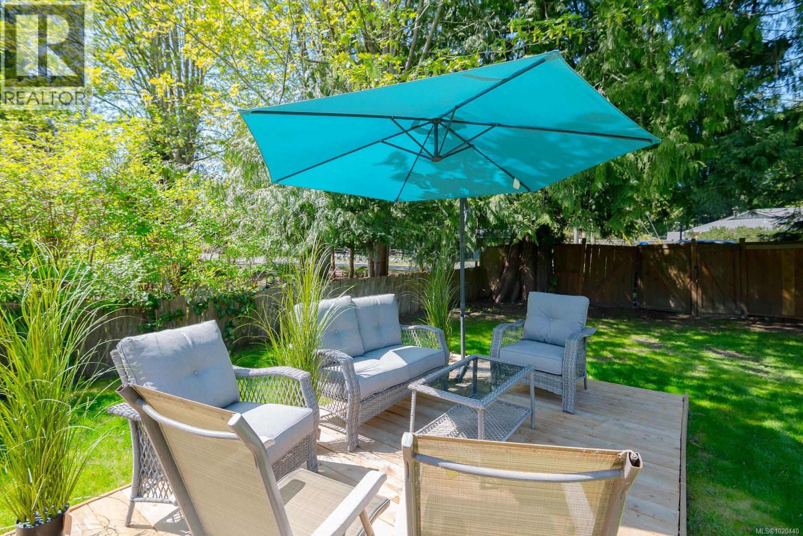 1025 Maple Lane Dr, Parksville