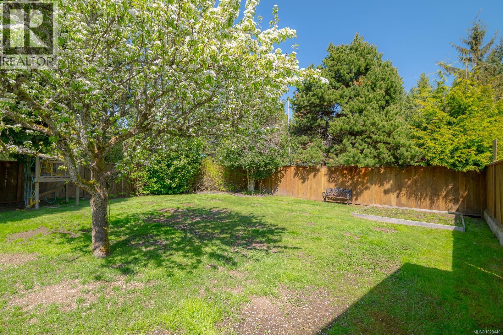 1025 Maple Lane Dr, Parksville