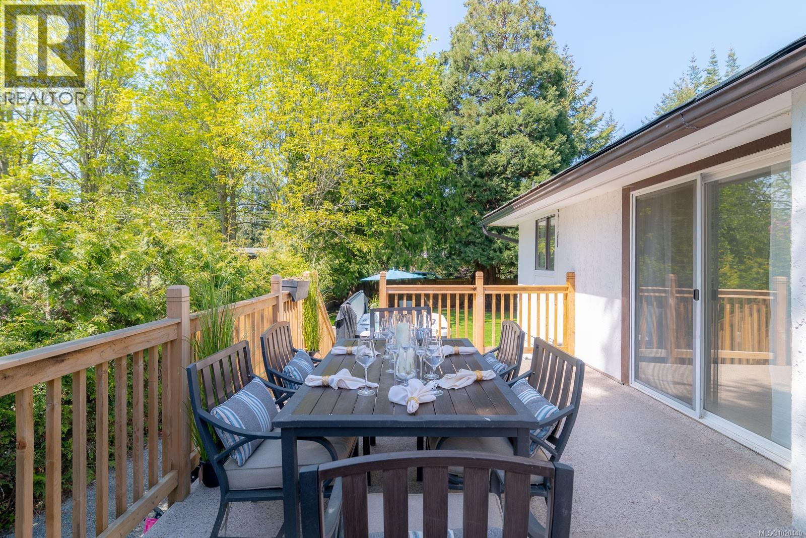 1025 Maple Lane Dr, Parksville