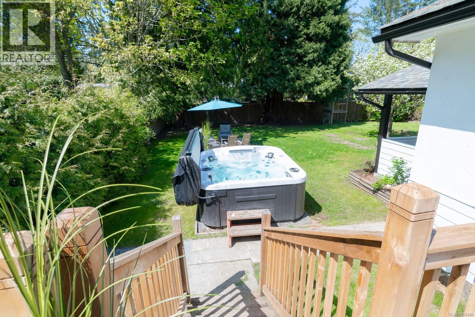 1025 Maple Lane Dr, Parksville