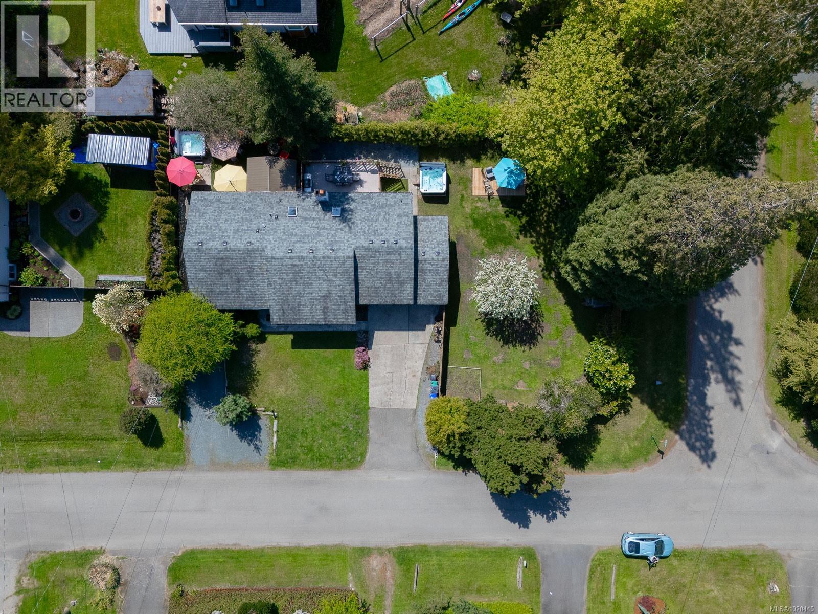 1025 Maple Lane Dr, Parksville