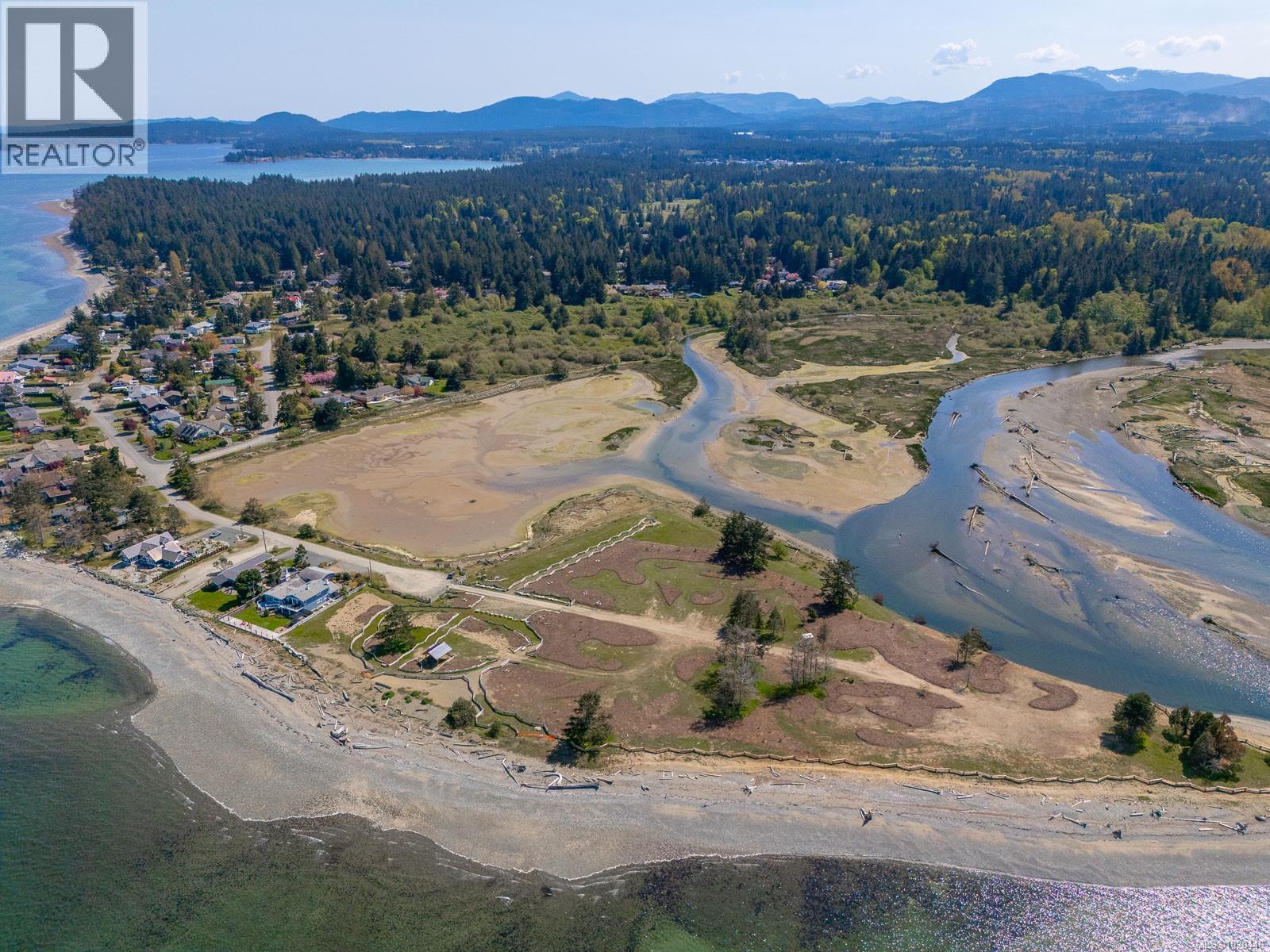 1025 Maple Lane Dr, Parksville