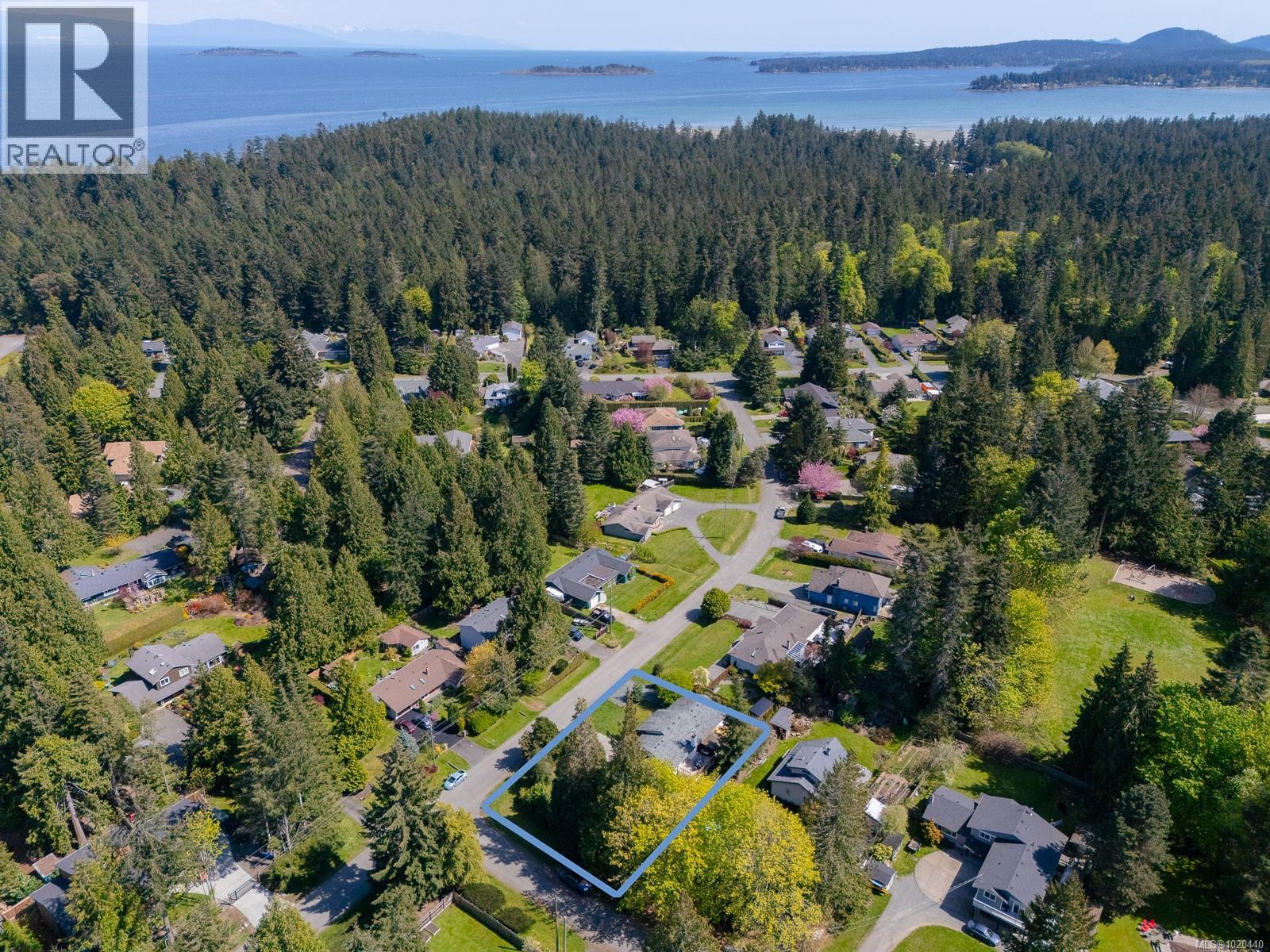 1025 Maple Lane Dr, Parksville