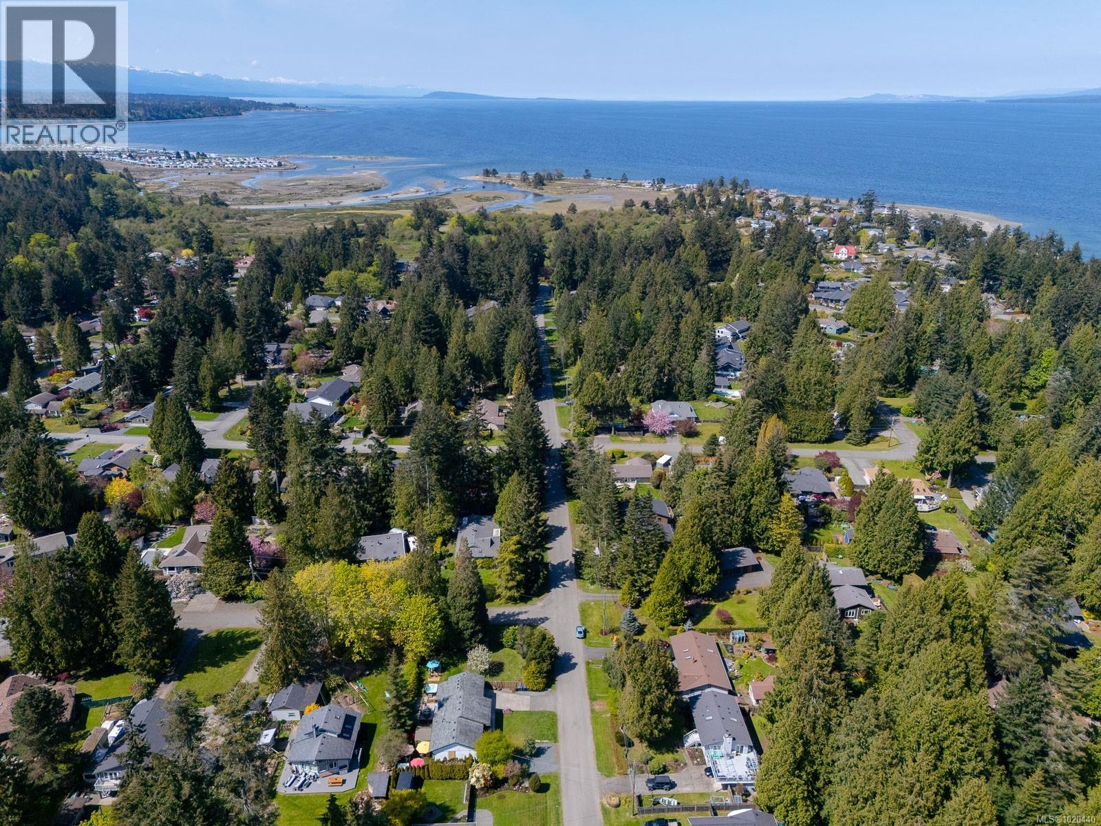 1025 Maple Lane Dr, Parksville