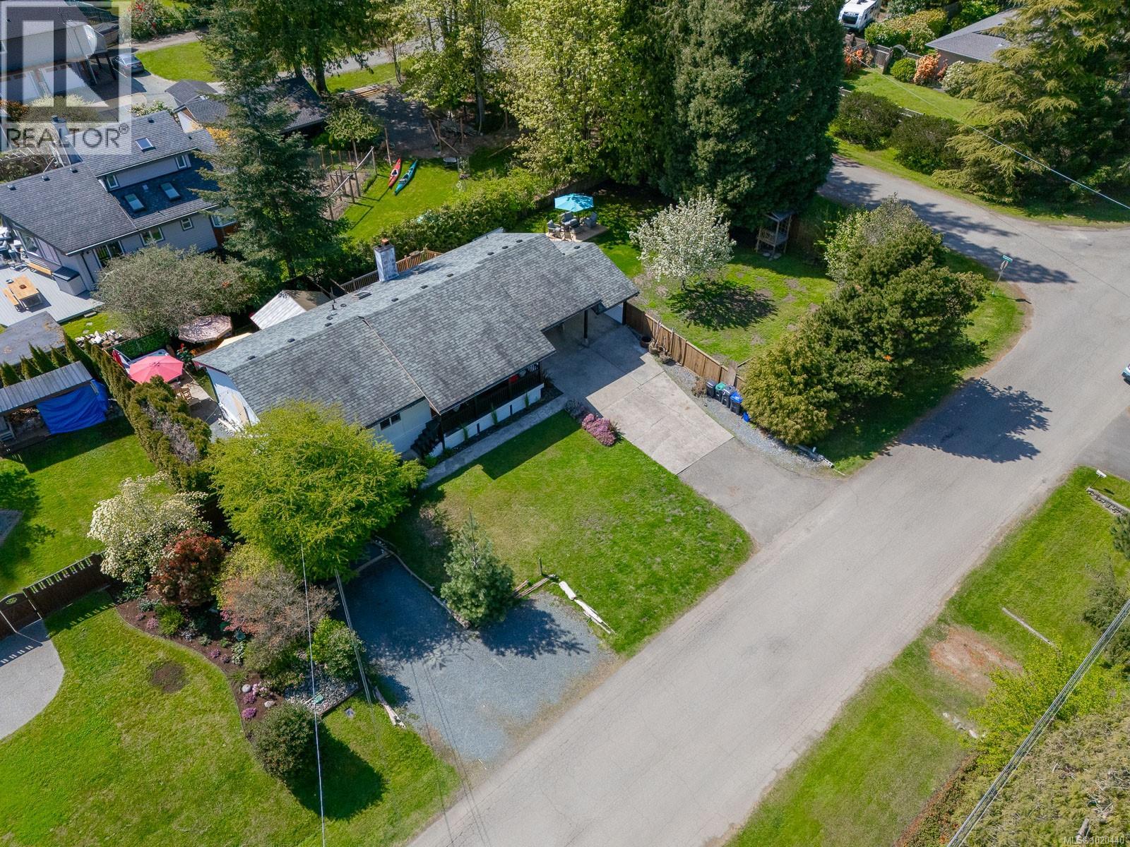 1025 Maple Lane Dr, Parksville