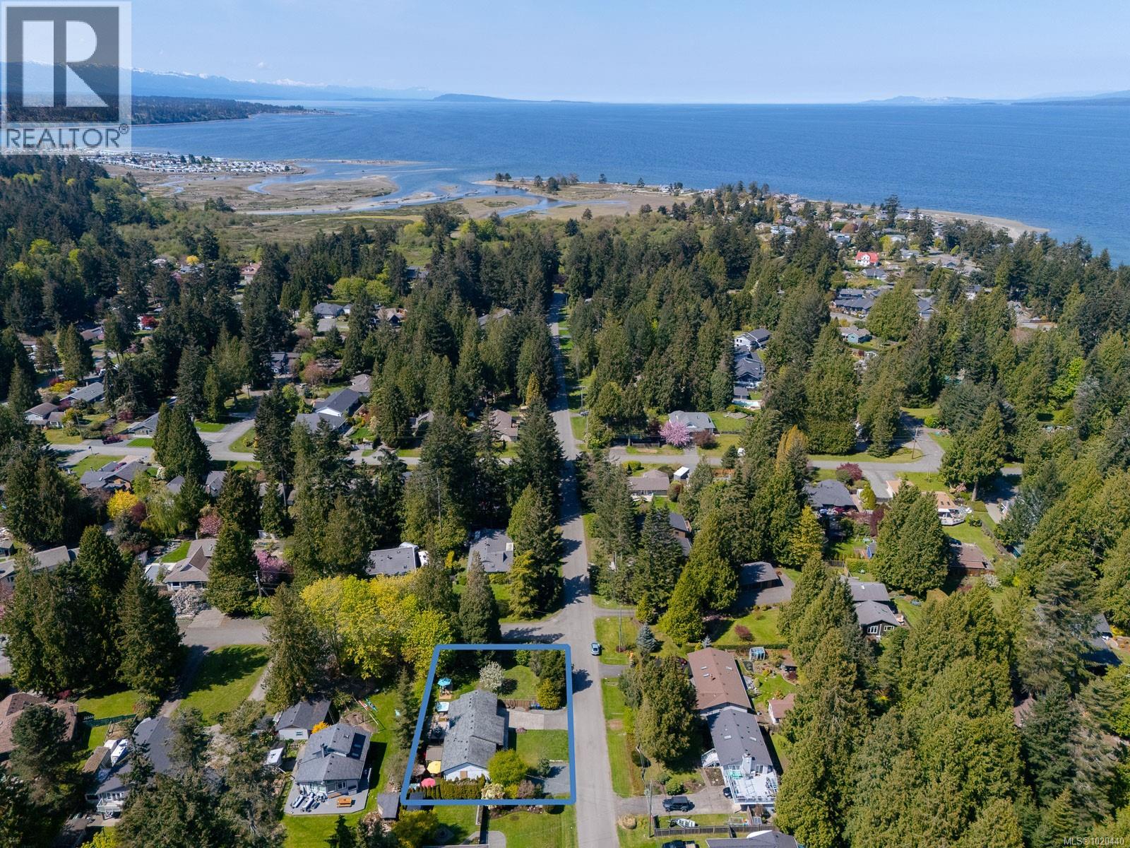 1025 Maple Lane Dr, Parksville