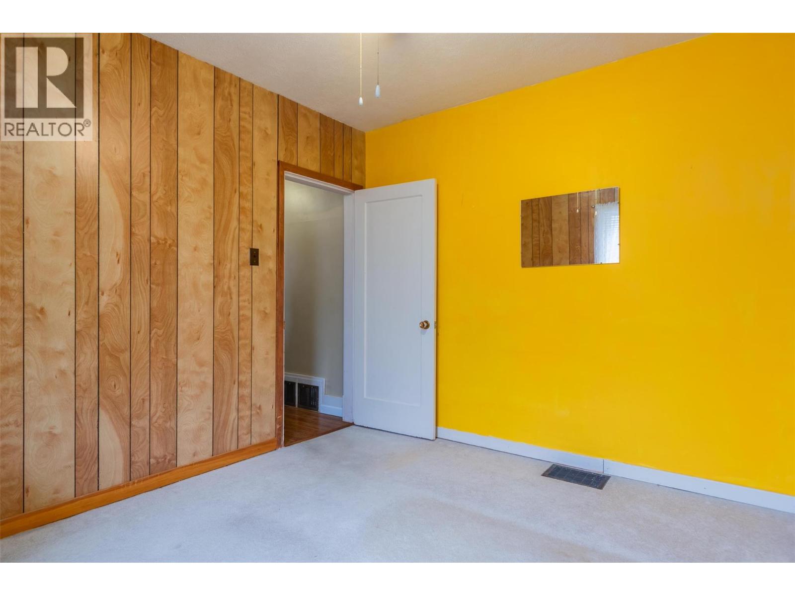 1329 Columbia Avenue, Trail