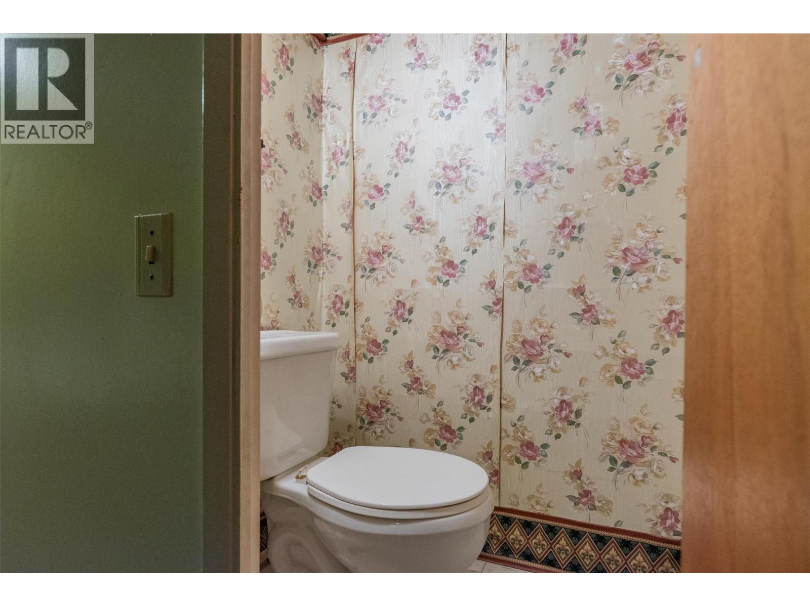 1329 Columbia Avenue, Trail