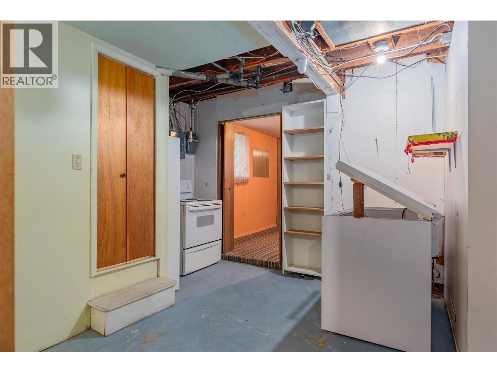 1329 Columbia Avenue, Trail