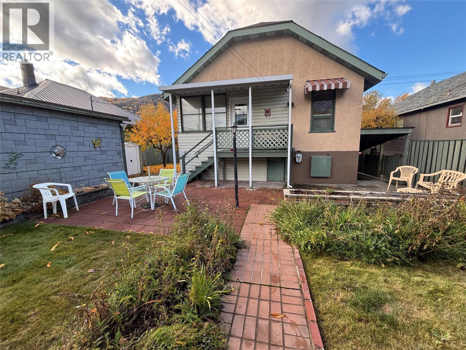 1329 Columbia Avenue, Trail