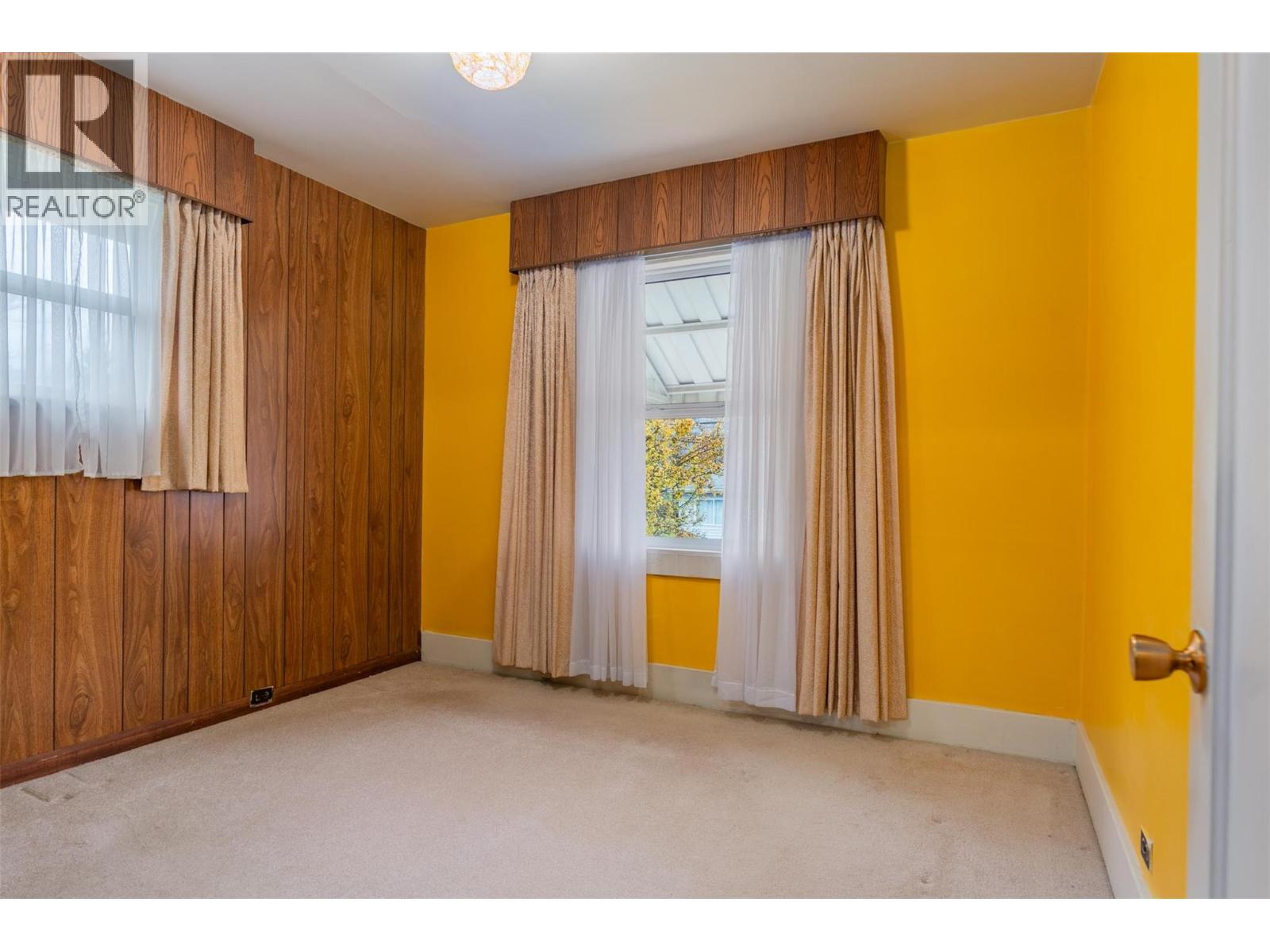 1329 Columbia Avenue, Trail